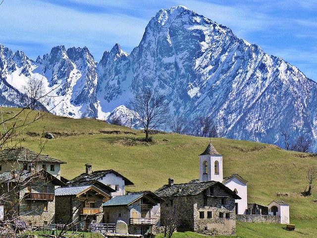 F1896 giunge primavera nel borgo (the arrival of spring at the village) - SO Chiavenna dintorni, località Dalò con il Pizzo di Prata
