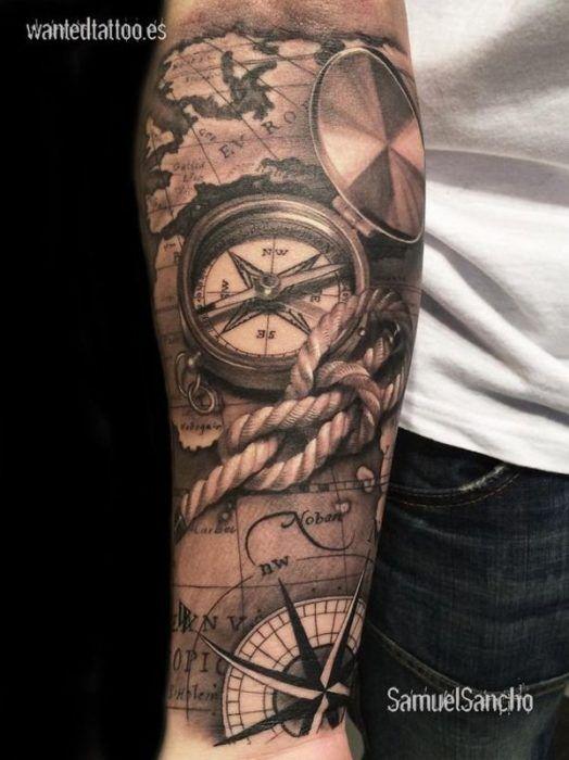 tatuaje de brujula en el brazo 3 - +90 Tatuajes de brújulas para hombres y mujeres Diseños y significados