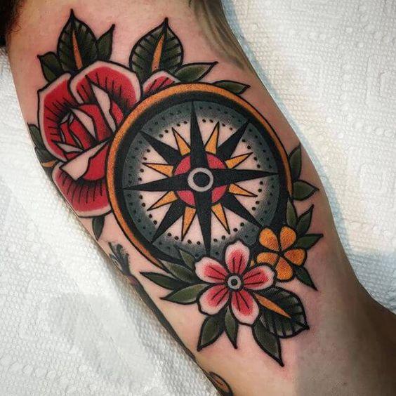 tatuajes de brujulas a color 3 - +90 Tatuajes de brújulas para hombres y mujeres Diseños y significados