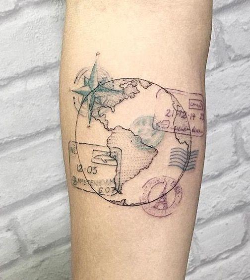 brujulas tatuadas con mapas 5 - +90 Tatuajes de brújulas para hombres y mujeres Diseños y significados