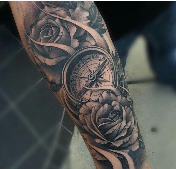 tatuajes de brujula con rosas 6 - +90 Tatuajes de brújulas para hombres y mujeres Diseños y significados