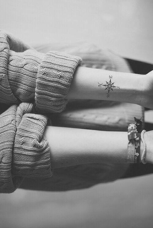 tatuajes de brujulas pequeñas 10 - +90 Tatuajes de brújulas para hombres y mujeres Diseños y significados