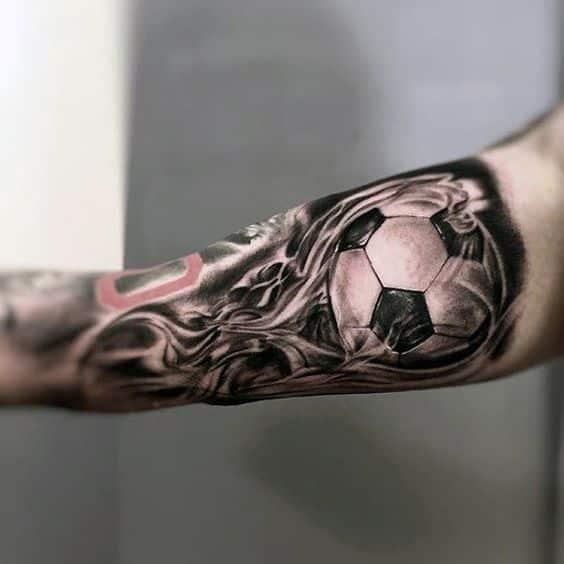 futbol tatuaje para hombres 2 - +80 Tatuajes para hombres ideas y diseños populares en 2017