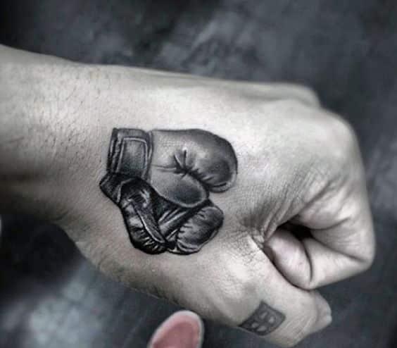 hombres tatuados en la mano 1 - +80 Tatuajes para hombres ideas y diseños populares en 2017