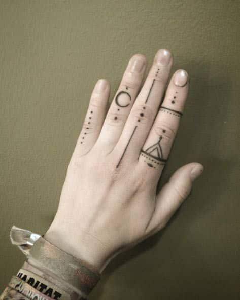 hombres tatuados en la mano 2 - +80 Tatuajes para hombres ideas y diseños populares en 2017