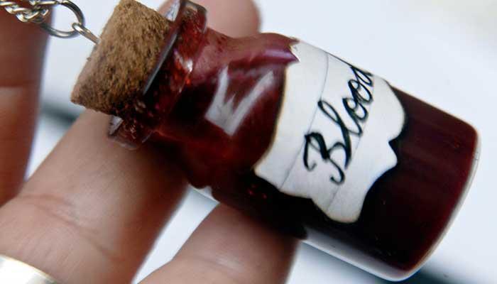 HALLOWEEN,-CATRINAS,-BRUJAS,-FANTASMAS,-colgante-sangre-de-vampiro,-sangre-de-dracula