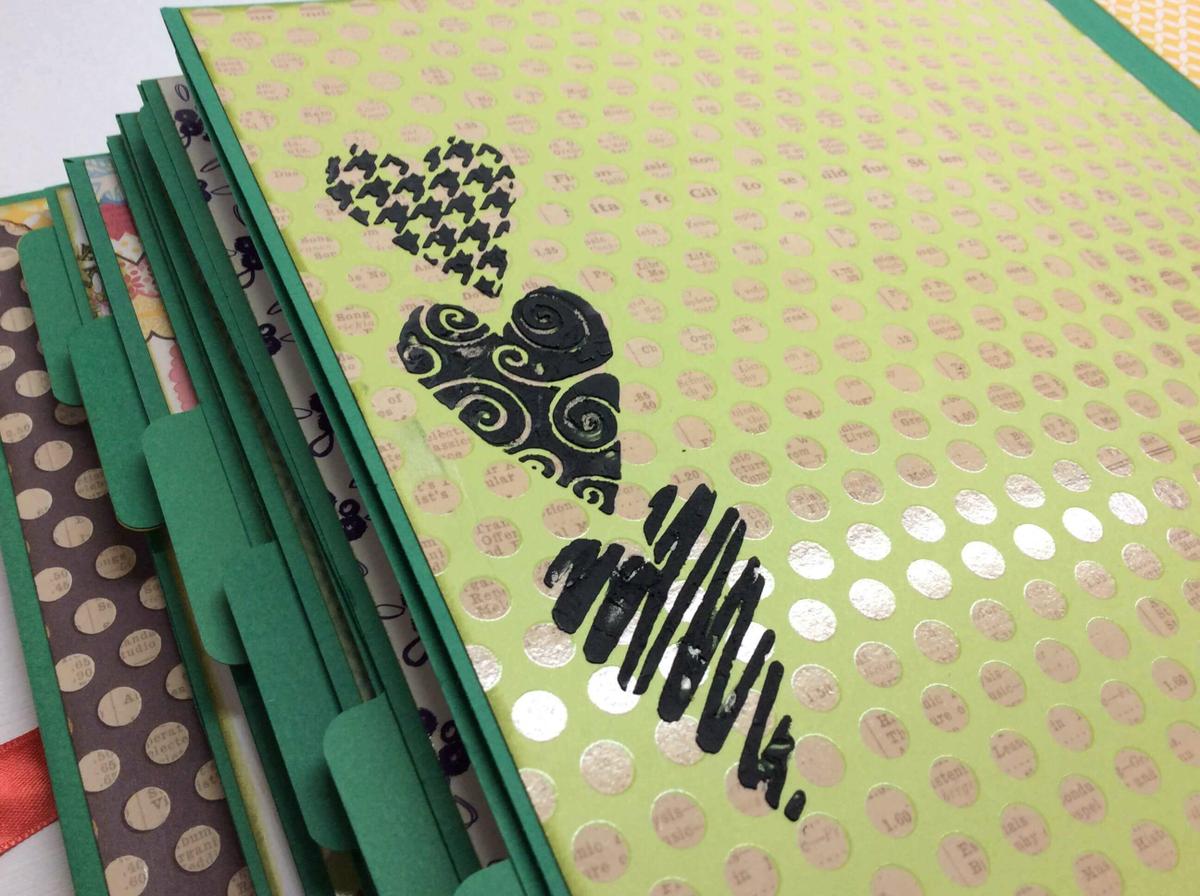 pagina de scrapbooking decorada con relieve