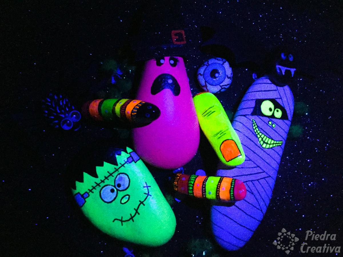 Monstruos de Halloween en piedras