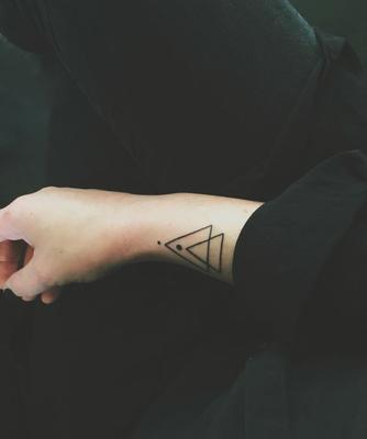 tatuajes con 2 triangulos 4 - +40 Tatuajes de tri&aacute;ngulos y su particular significado en cada dise&ntilde;o