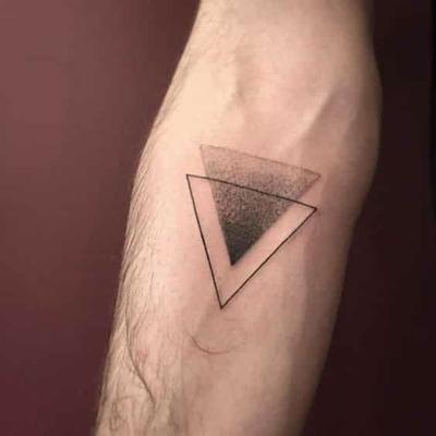 tatuajes con 2 triangulos 5 - +40 Tatuajes de tri&aacute;ngulos y su particular significado en cada dise&ntilde;o
