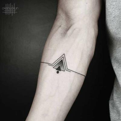 tatuajes de triangulos antebrazo