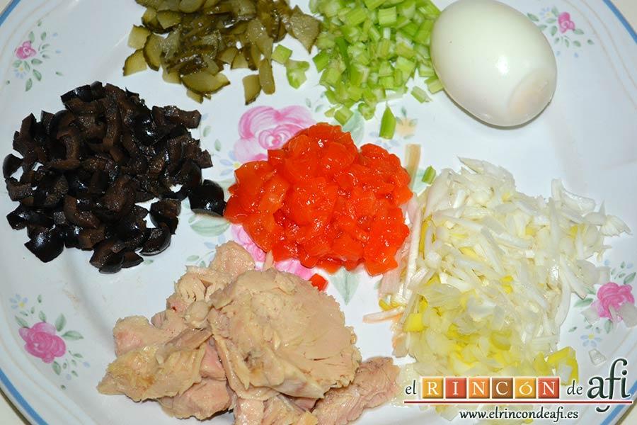 Pan relleno, troceamos y escurrimos los ingredientes principales del relleno