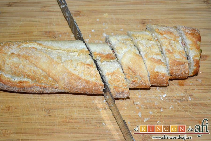 Pan relleno, cortar en rebanadas