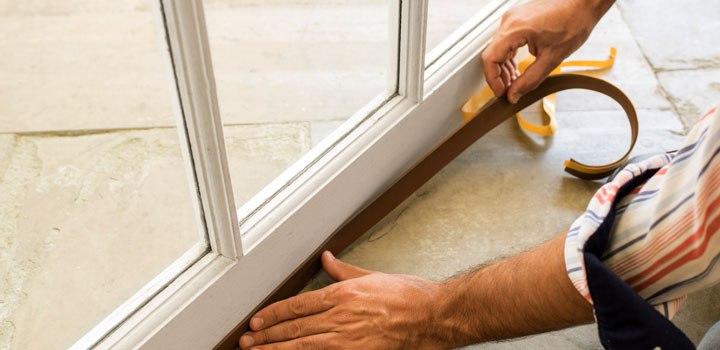 Usa protectores para las ventanas, así evitaras que se escape el calor