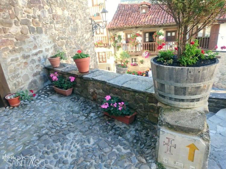 Señal del Camino Lebaniego en Potes