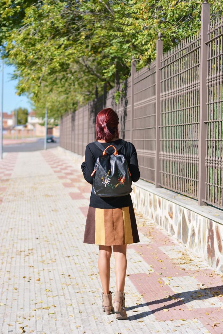 Look con mochila