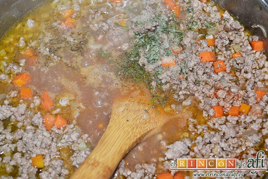 Cottage pie, añadimos el tomillo