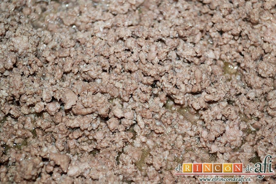 Cottage pie, retirar la carne y reservar cuando esté ligeramente dorada