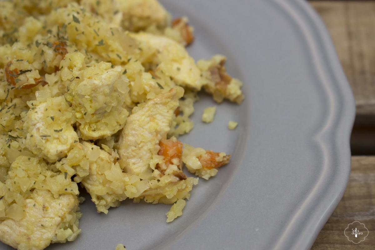 receta de cuscús de coliflor, pollo, verduras y curry