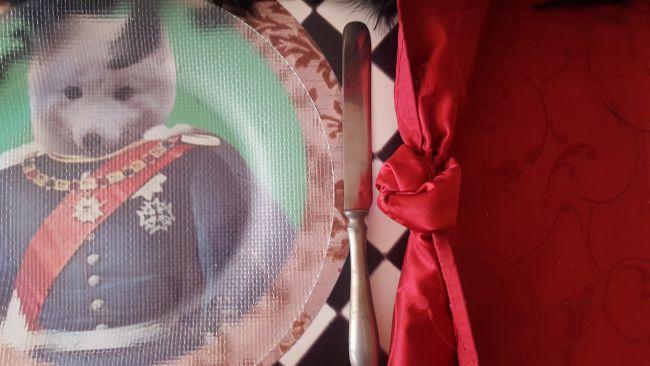 Dos manteles y una mesa de Halloween