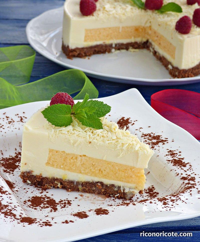 Tarta de chocolate blanco con relleno de mousse de mango