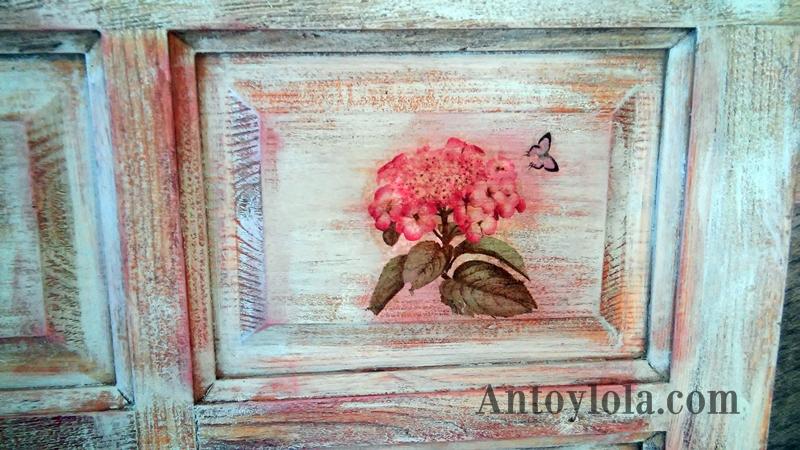 como hacer una percha con una puerta de madera