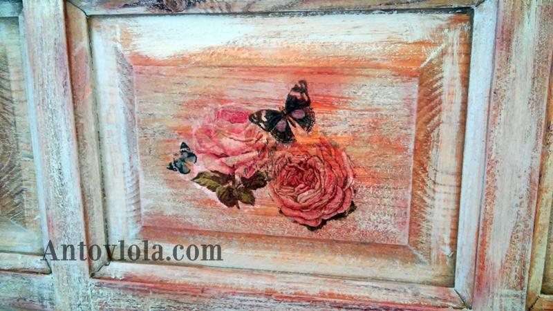 como hacer una percha con una puerta de madera