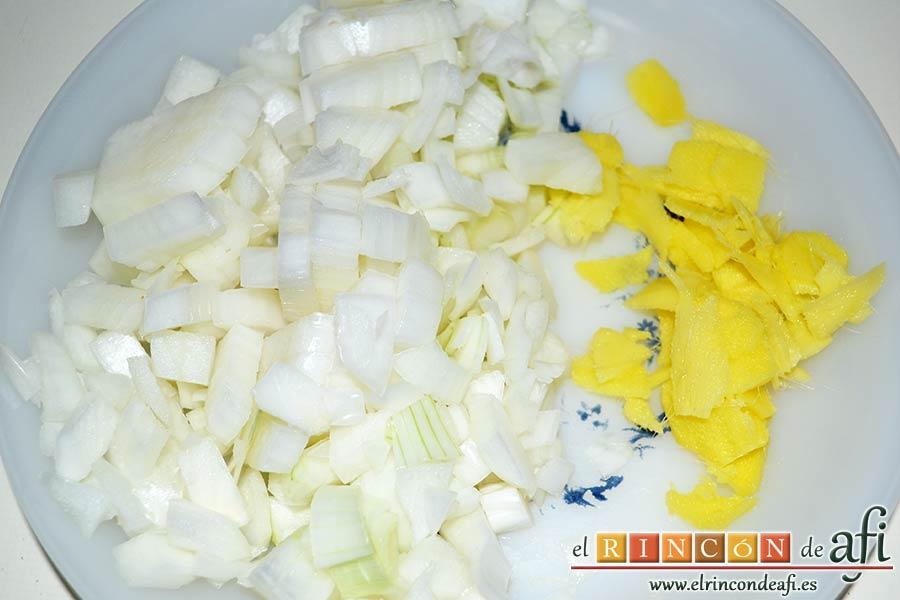 Pollo con almendras al estilo chino, trocear la cebolleta y laminar el jengibre