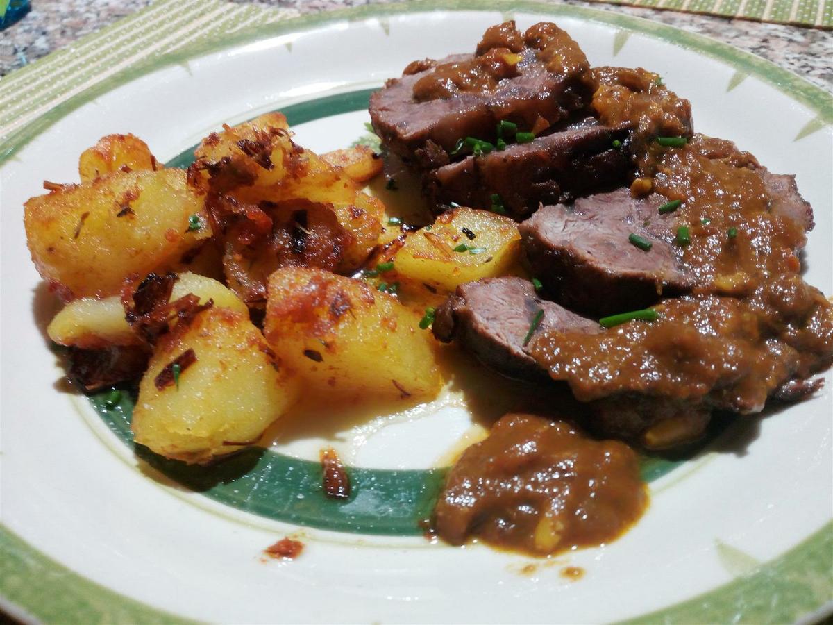 Redondo de ternera en salsa de azafrán - Brasato di marchigiana allo zafferano - Veal steak red wine sauce