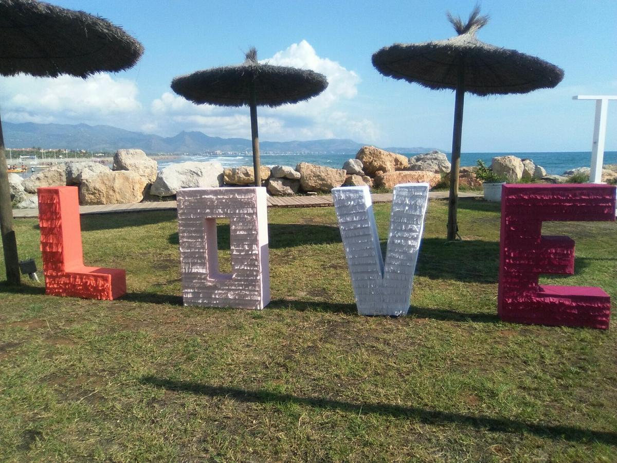Bodas DIY - Letras de LOVe hechas en cartón y papel pinocho