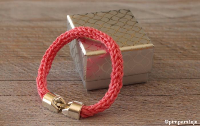Pulsera tricotín