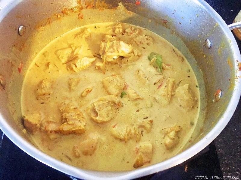Curry de pollo y leche de coco