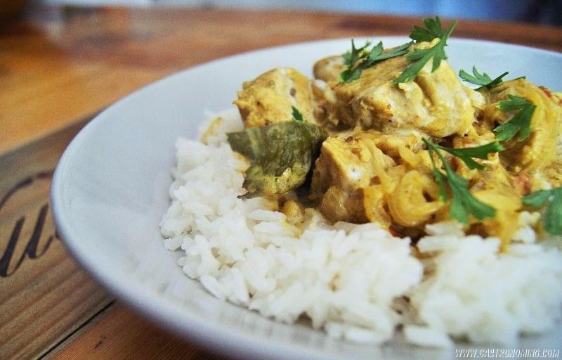 Curry de pollo y leche de coco