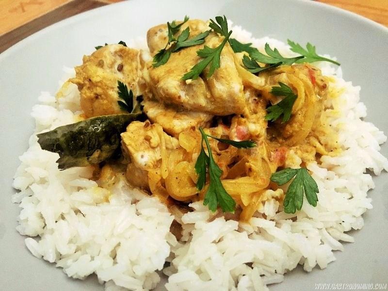 Curry de pollo y leche de coco
