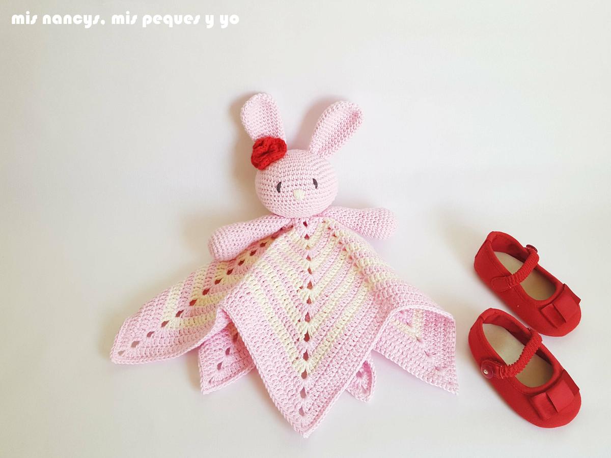 mis nancys, mis peques y yo, manta de apego con conejita amigurumi para bebe