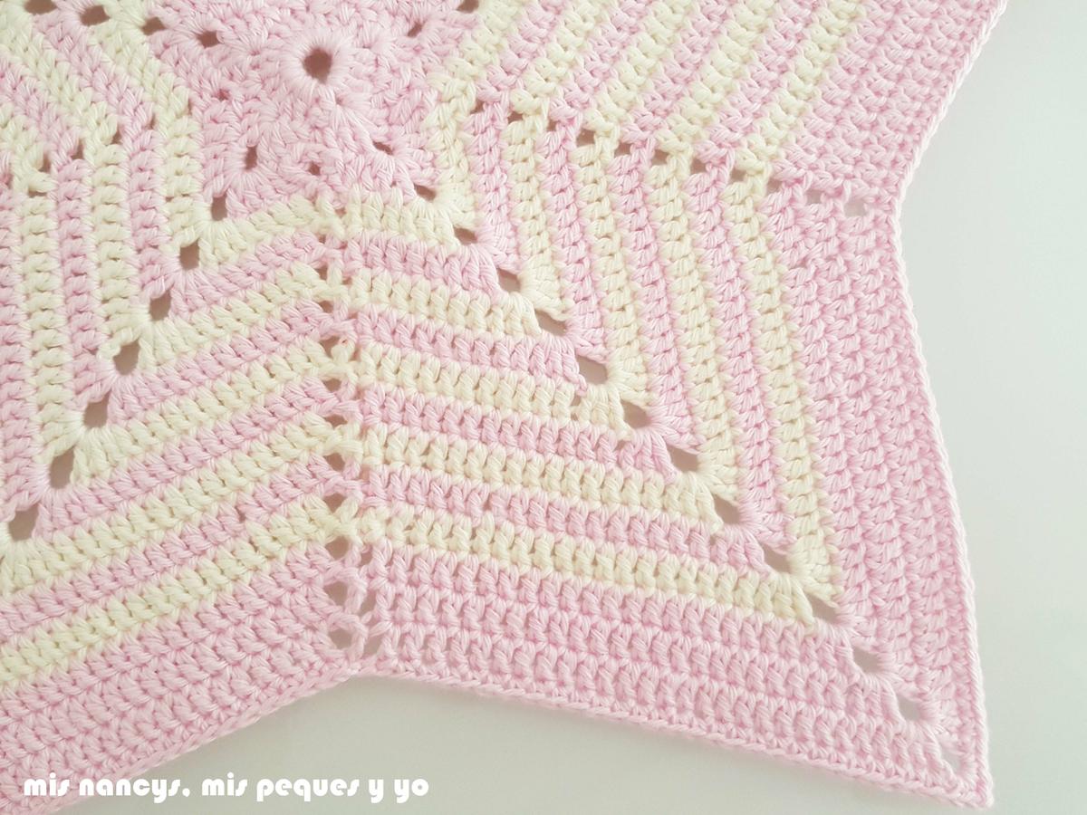 mis nancys, mis peques y yo, manta de apego con conejita amigurumi, detalle estrella crochet parte delantera