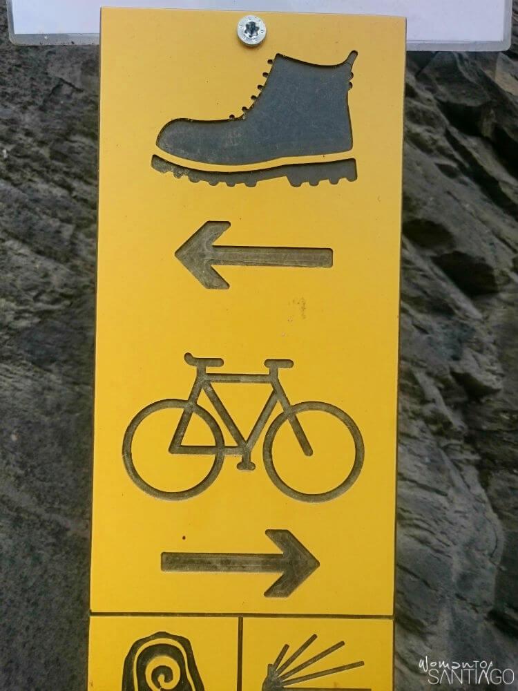 Señal del Camino de Santiago a pie o en bicicleta