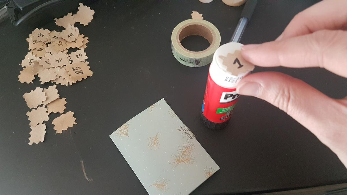 Calendario de adviento - pegamos los números