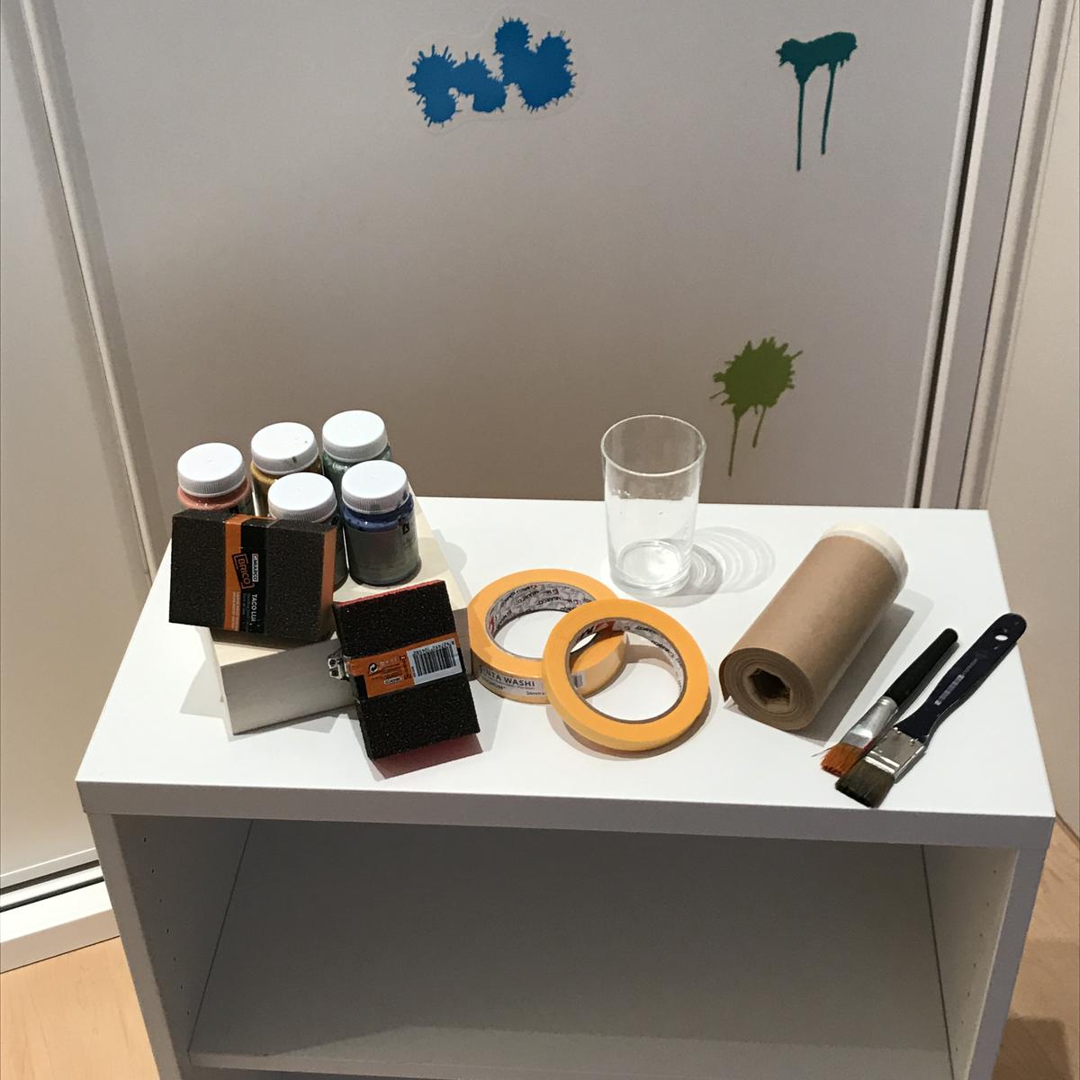 01. diy_pintar_estantería_diseño_cuadrados_materiales