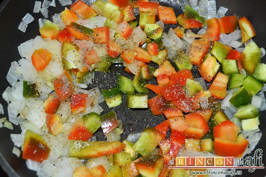 Burritos de pollo con queso, añadir las pimientas molidas