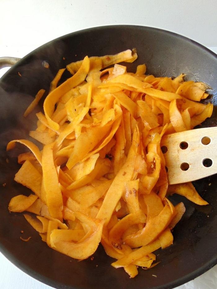 tallarines de calabaza con acelgas y ricotta