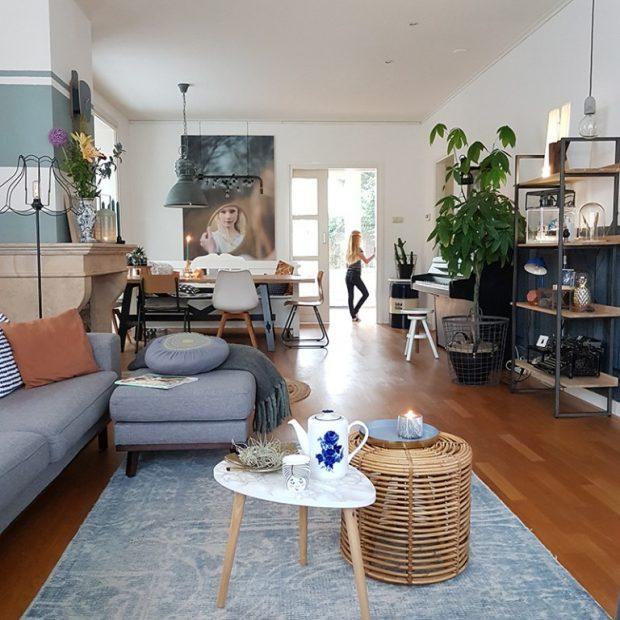 salon con chimenea piedra