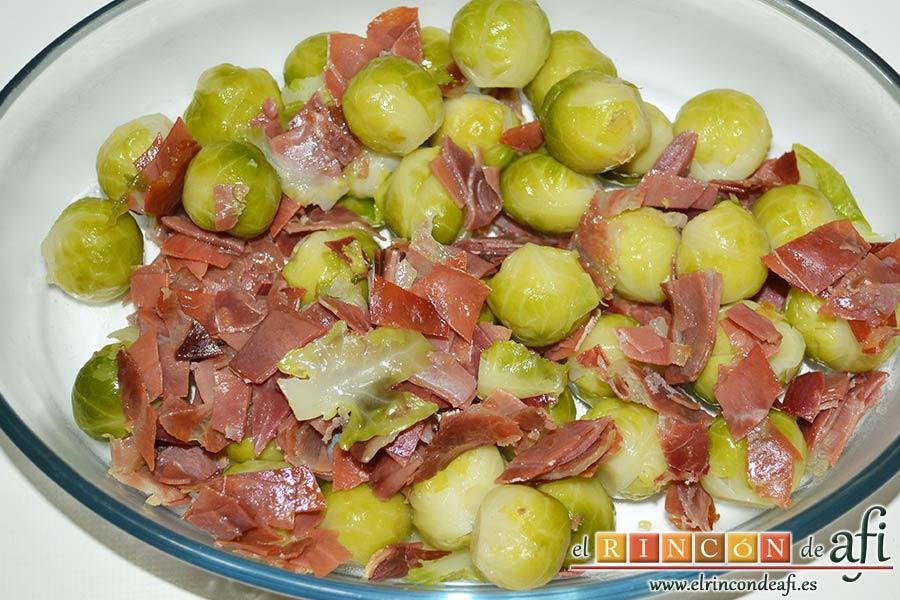 Coles de Bruselas gratinadas, disponerlas en una fuente de horno