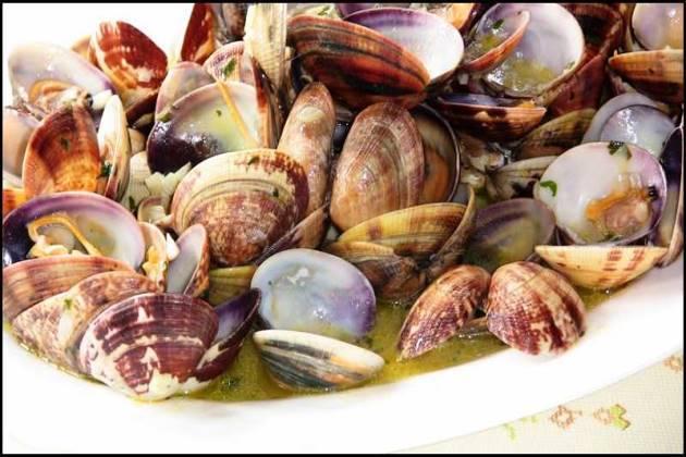 25-recetas-para-navidad-Almejas-en-salsa-verde