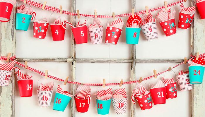 calendarios-de-adviento-hecho-con-vasos-biodegradables-de-colores