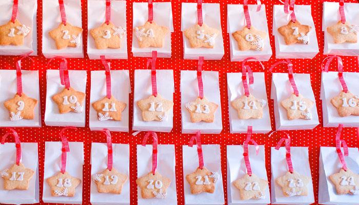 calendarios-de-adviento-con-bolsas-de-papel-y-galletas-con-numeros