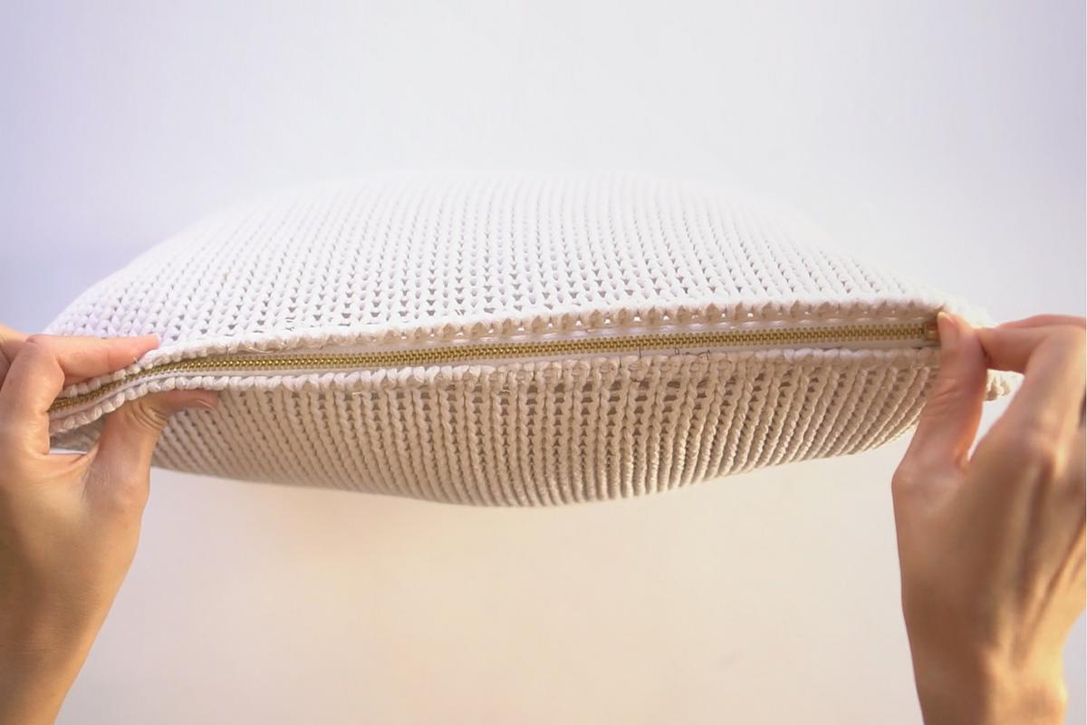 cojines DIY con cremallera, visto en "I am a Mess Blog"
