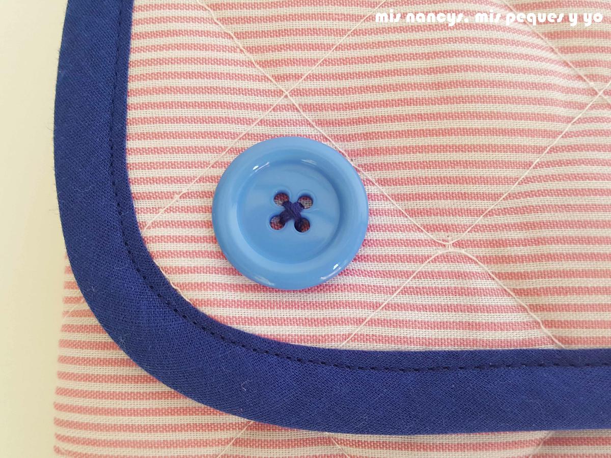 mis nancys, mis peques y yo, conjunto de cambiador para bebe y bolsitas tipo sobre, detalle adorno botón del cambiador