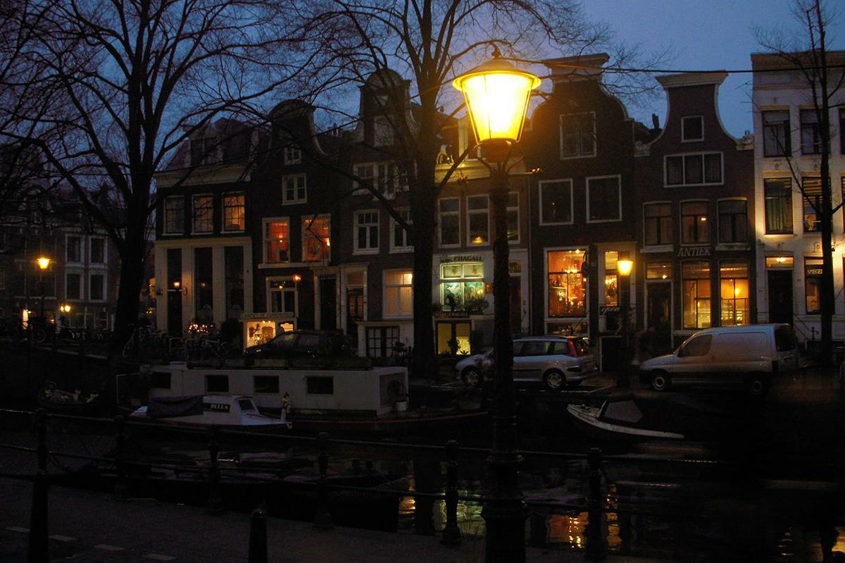 Canales y casas típicas (Amsterdam)