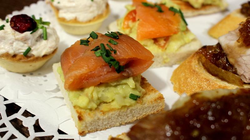 Canapes variados frios y calientes